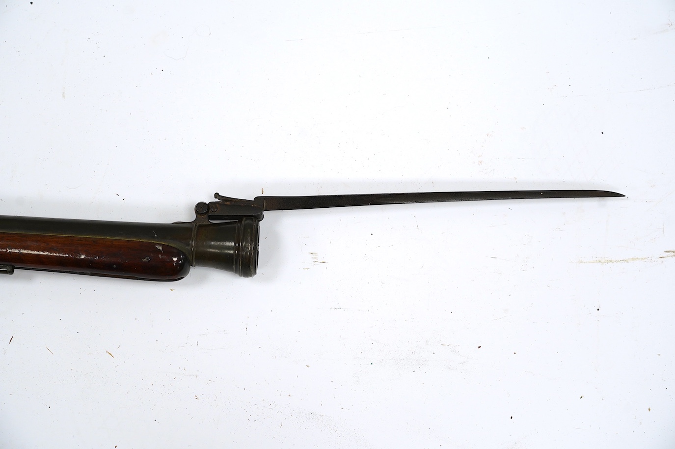 A good brass barrelled flintlock blunderbuss by Goodwin of London, c.1820, port octagonal brass barrel, Birmingham proofed, fitted with spring bayonet, signed lock with sliding safety bolt, engraved brass furniture, barr